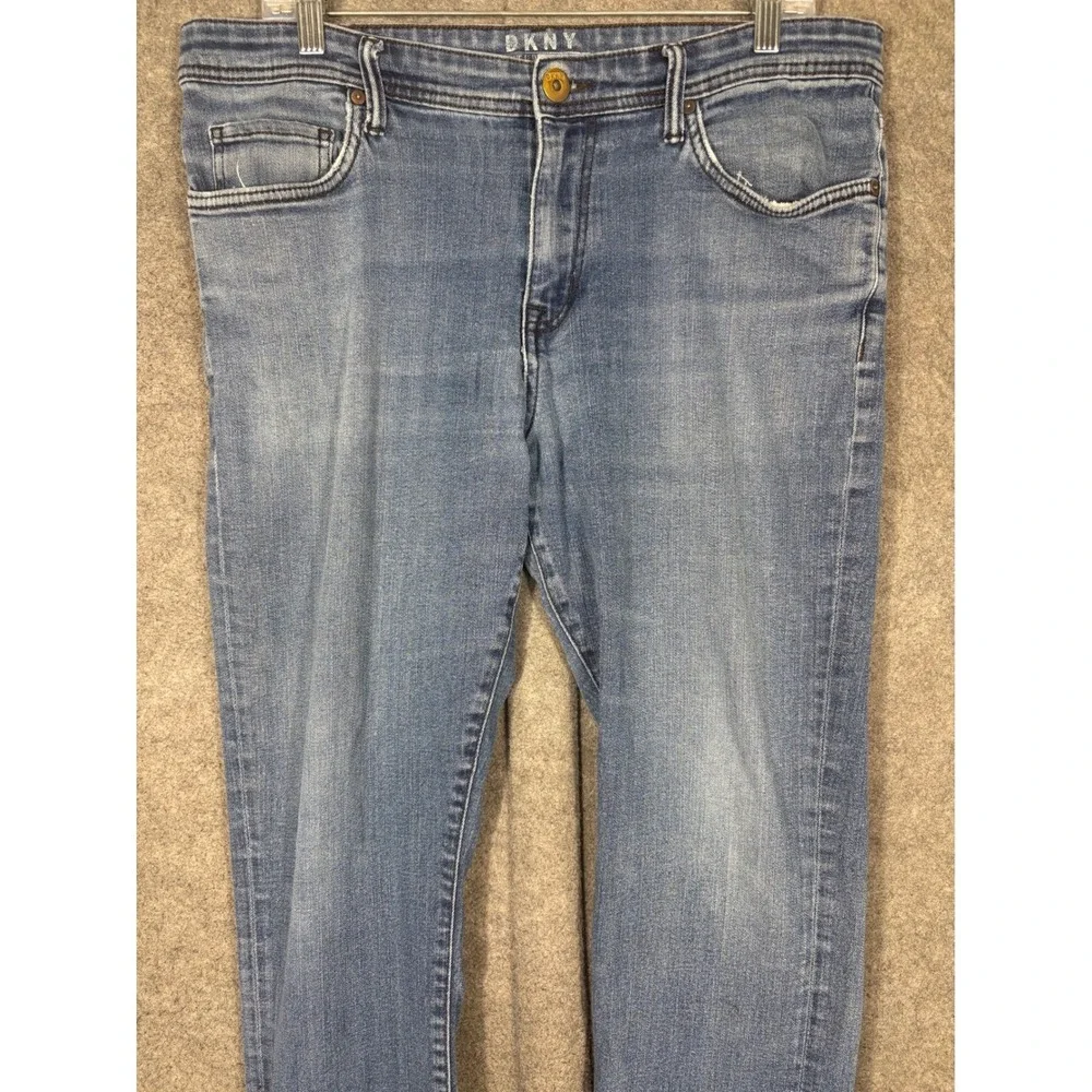 DKNY Avenue B Slim Straight Jeans Mens 36x32 Medium Wash Blue Denim Stretch